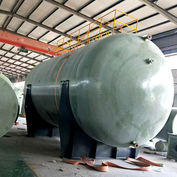 玻璃钢罐卧式带爬梯平台 玻璃钢卧式罐含框架钢结构