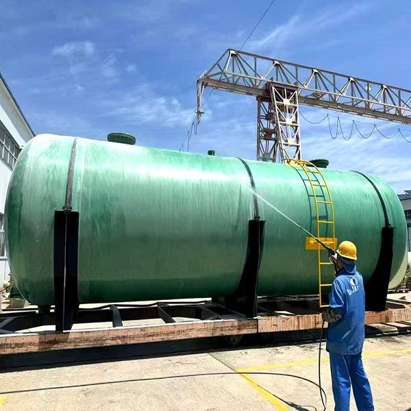 玻璃钢卧式罐含爬梯